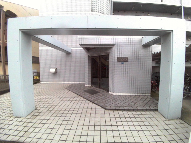 21/30 エントランス