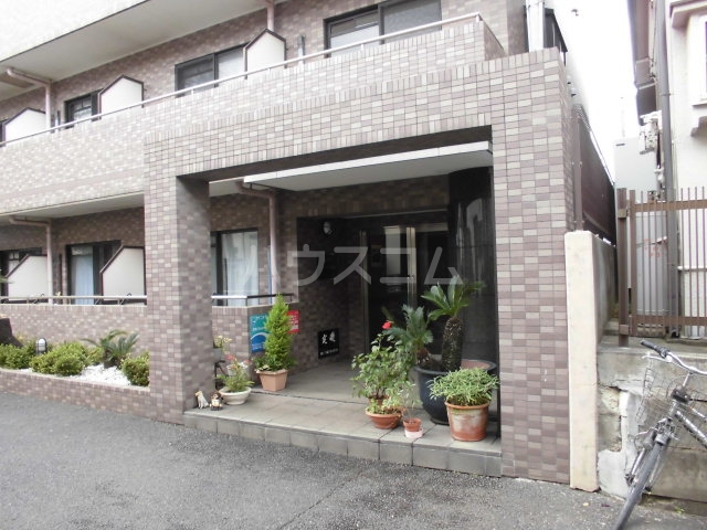 23/30 エントランス