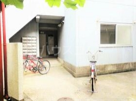 13/22 エントランス