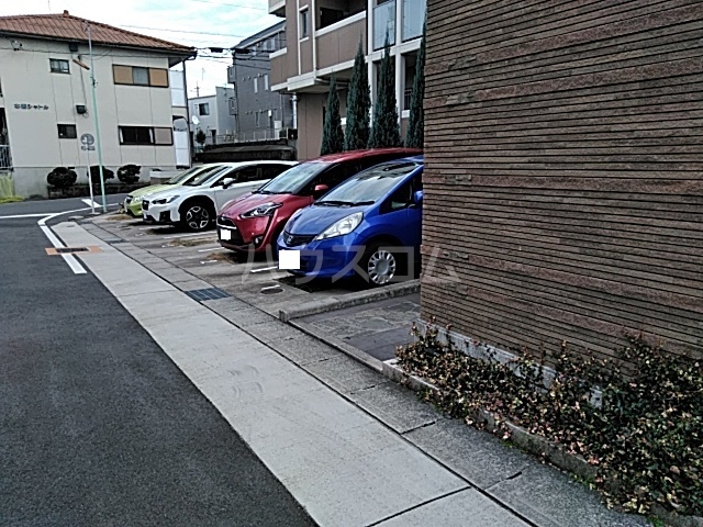 19/28 駐車場