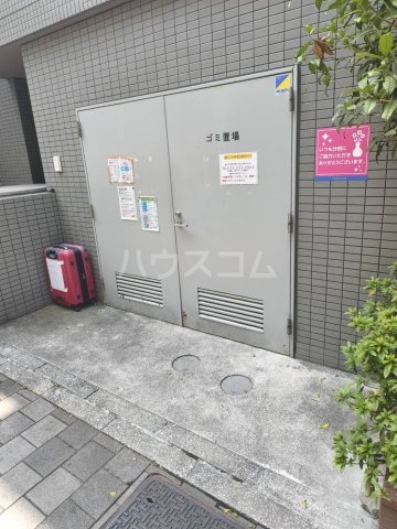 27/30 エントランス