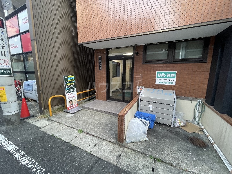 20/27 エントランス