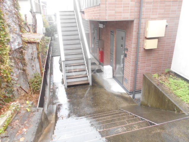 22/23 エントランス