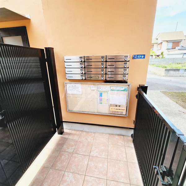 16/19 エントランス