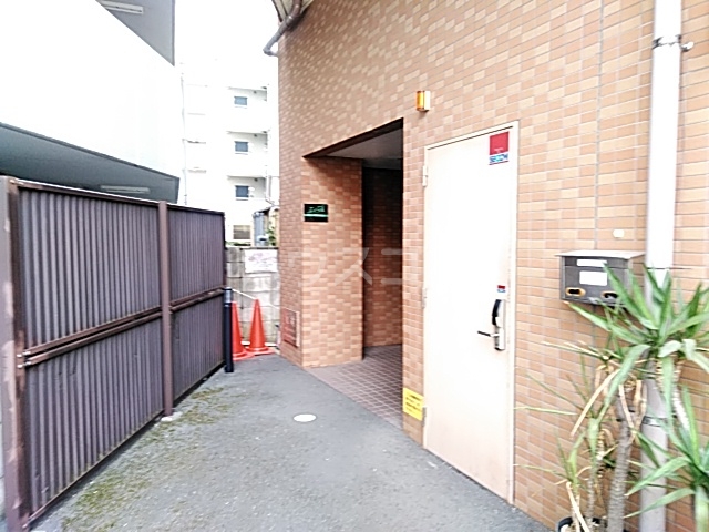 2/3 エントランス