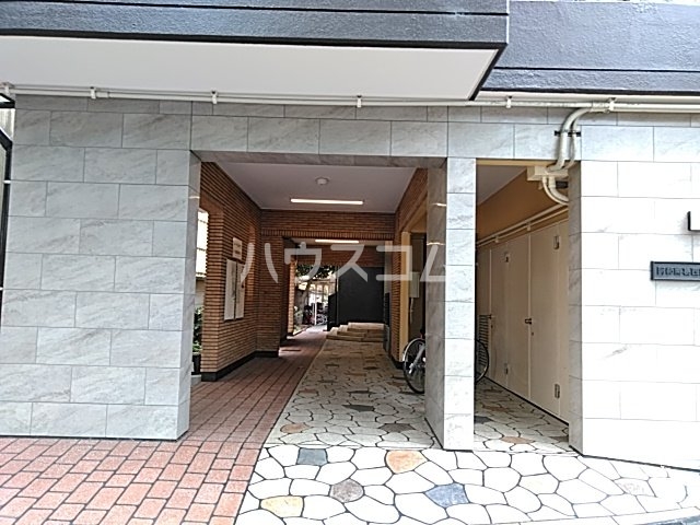 26/30 エントランス