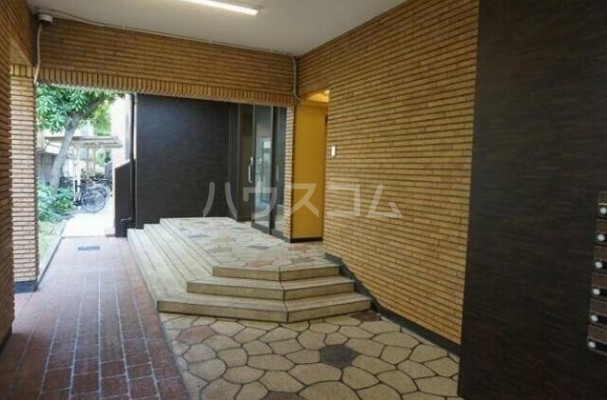 22/30 エントランス