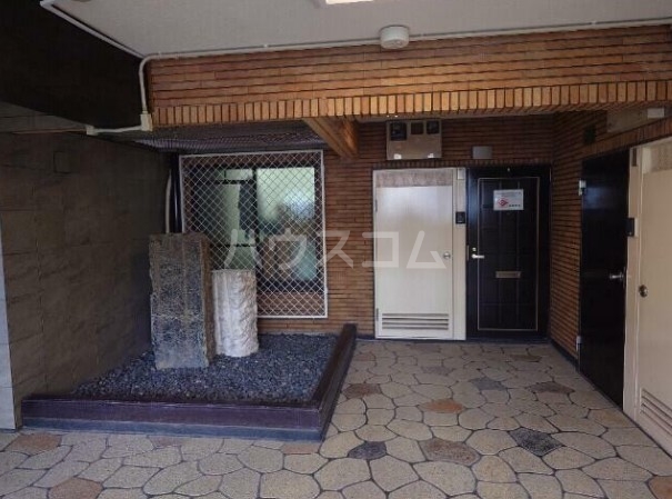 23/30 エントランス