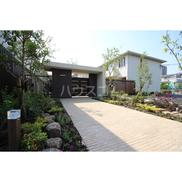 17/25 エントランス