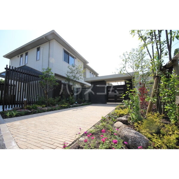 18/25 エントランス