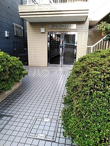 21/30 エントランス