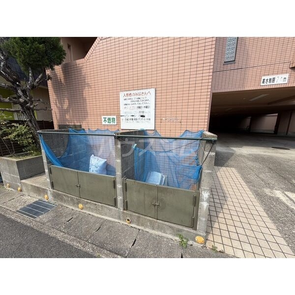 22/30 エントランス