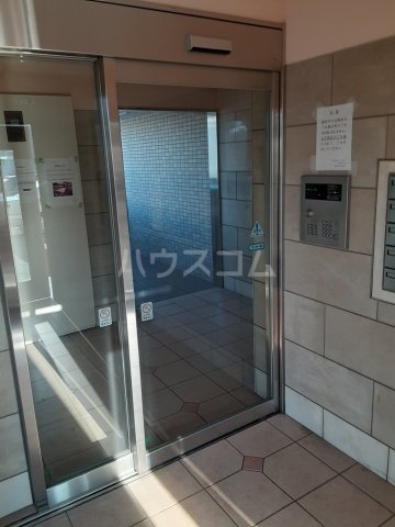 16/27 エントランス