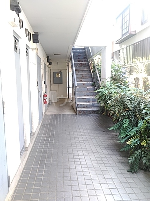 27/30 エントランス