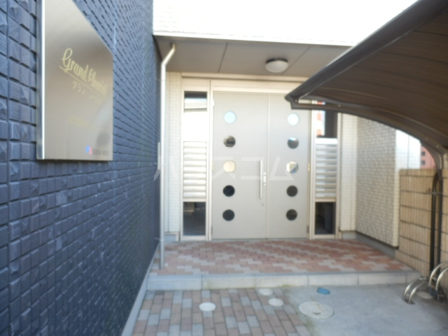 22/30 エントランス