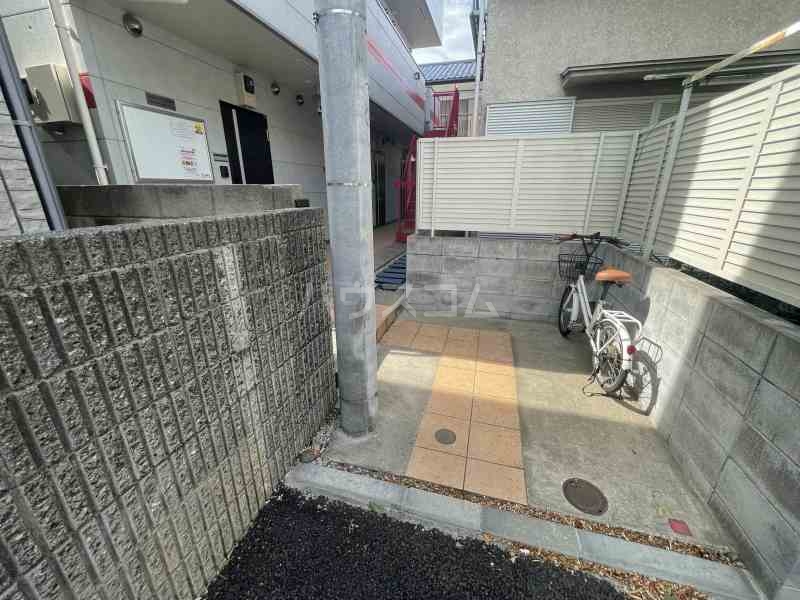 21/30 エントランス