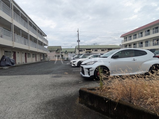 27/30 駐車場