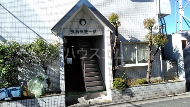 23/27 エントランス