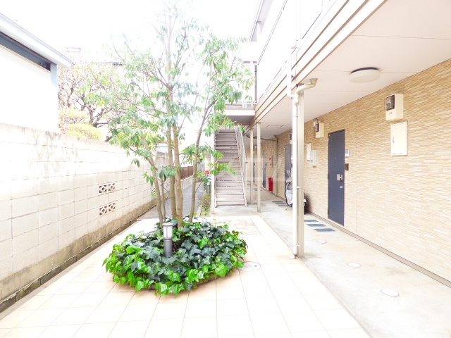 22/30 エントランス