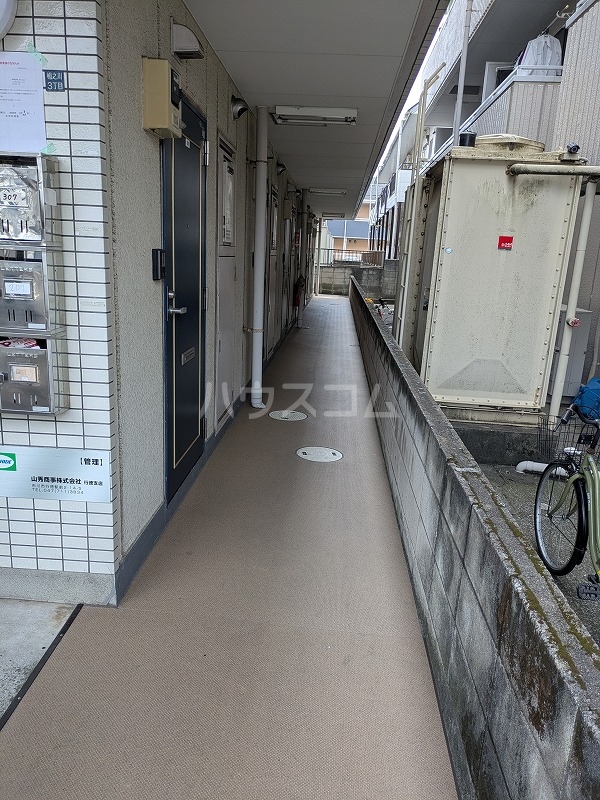 28/30 エントランス