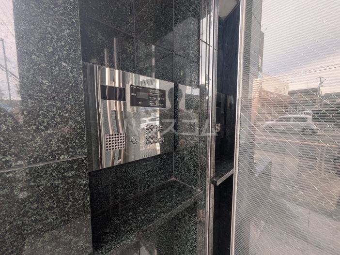 18/25 エントランス