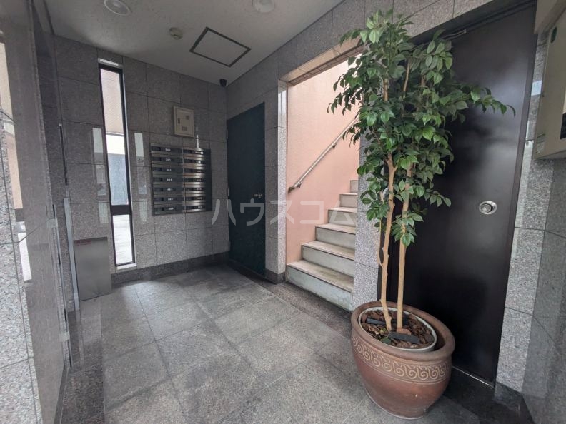 19/25 エントランス