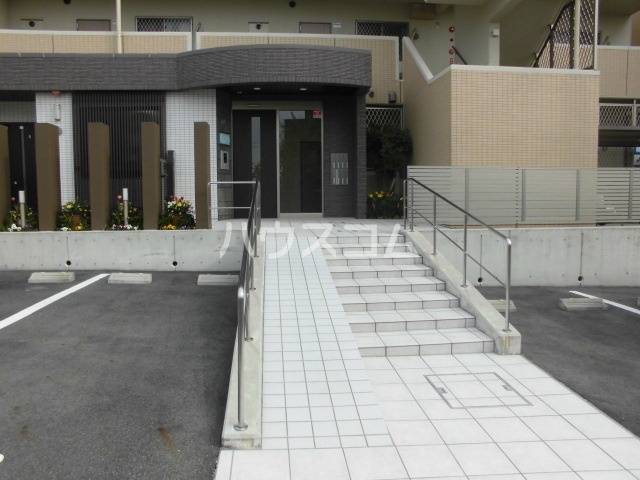 20/30 エントランス