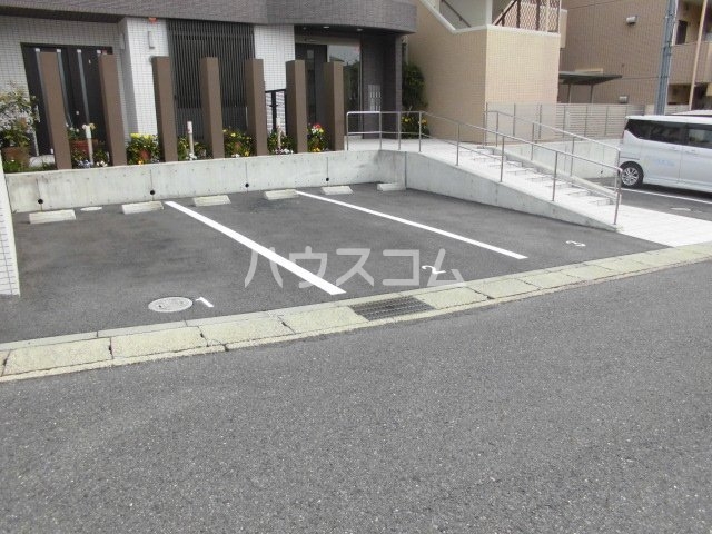 25/30 駐車場