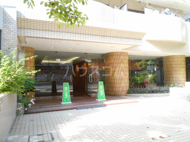 21/29 エントランス