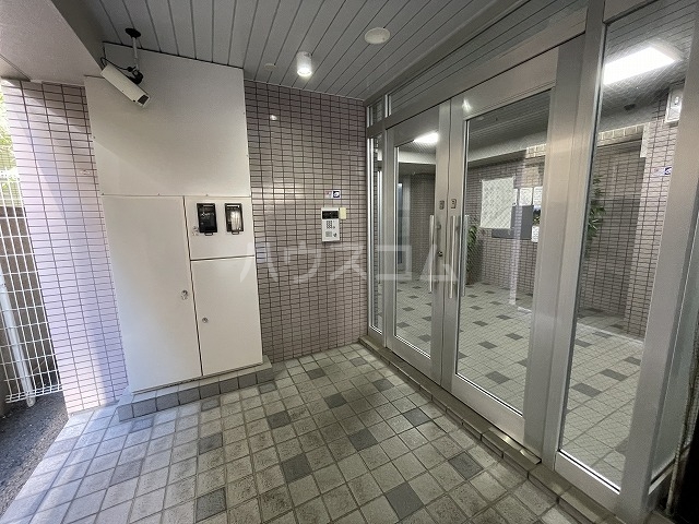 21/30 エントランス