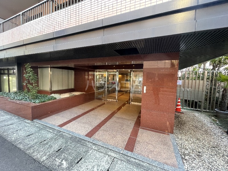 20/30 エントランス