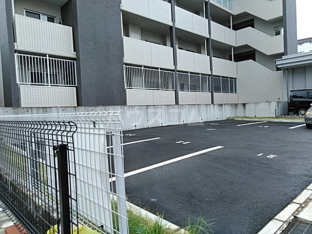28/30 駐車場