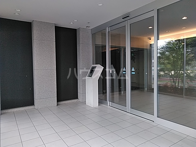 27/30 エントランス