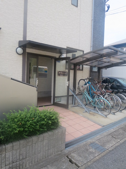 16/26 エントランス