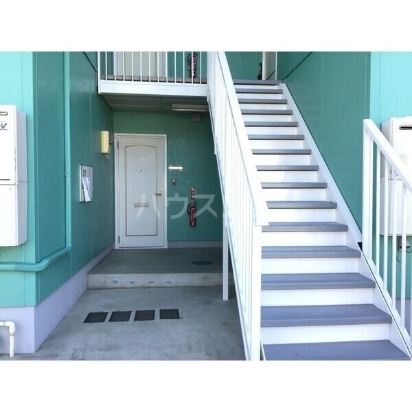 21/30 エントランス