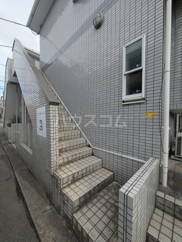 21/30 エントランス