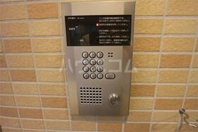 16/27 エントランス