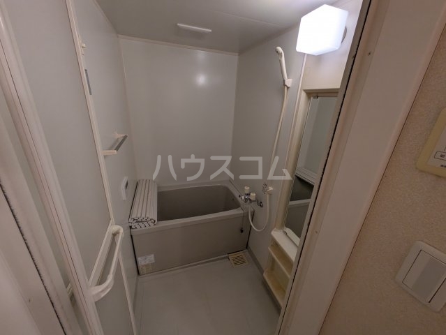 13/30 浴室