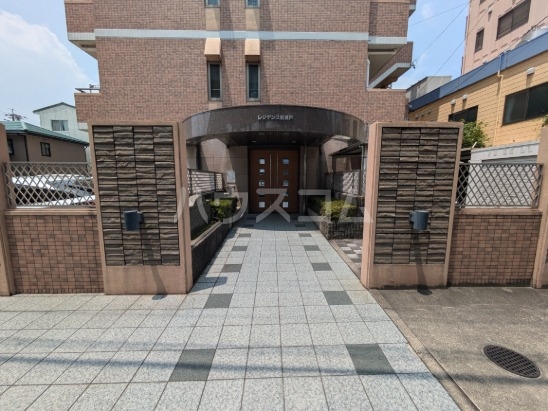 22/28 エントランス