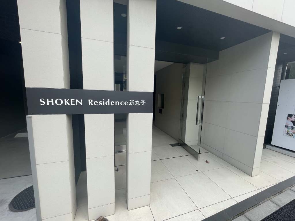 21/23 エントランス