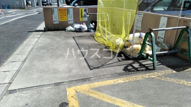21/28 駐車場