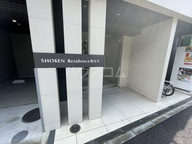 21/30 エントランス