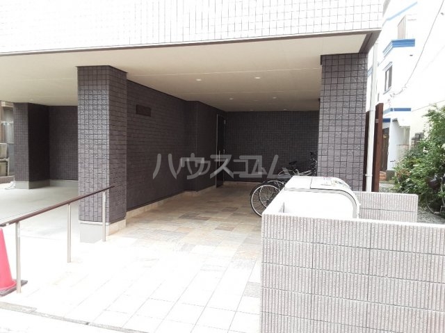 2/4 エントランス