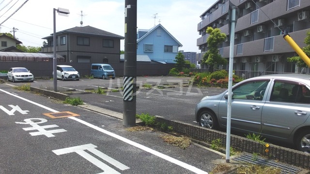 20/30 駐車場