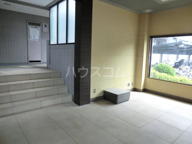 18/30 エントランス