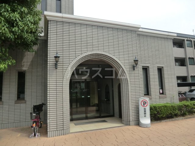 19/30 エントランス