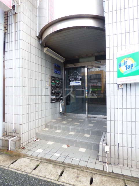 17/26 エントランス