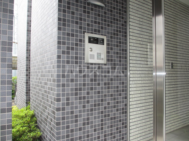 26/30 エントランス