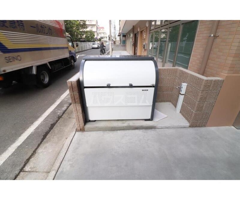 17/27 エントランス