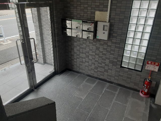 25/30 エントランス